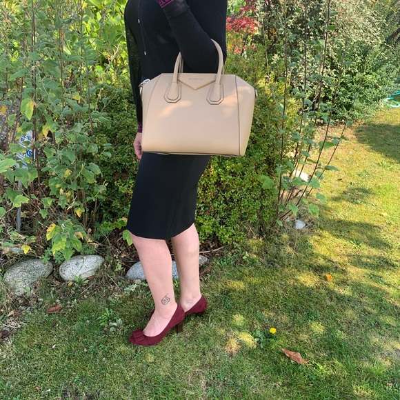 Brand new Small Antigona bag in grained leather - Picture 6 of 7